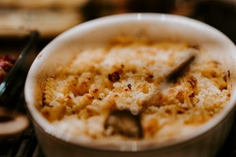 Creamy macaroni and cheese in a dish, illustrative photograph for smoked non-alcoholic lager macaroni cheese recipe